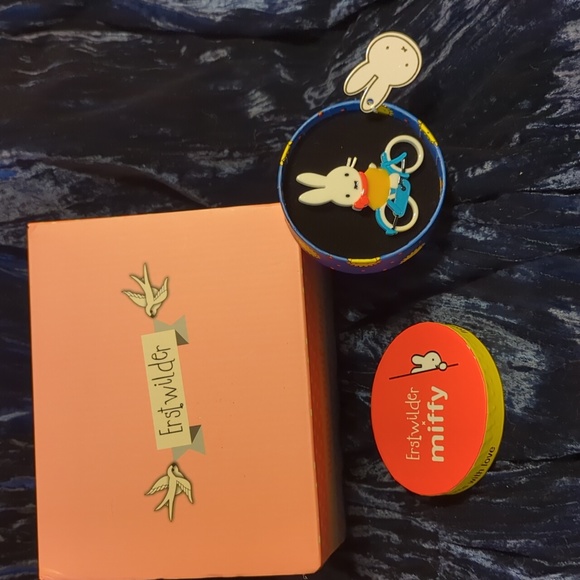 NWT 🌼🐦 ERSTWILDER 🐰🚲🐇Miffy's Bicycle 🐇🚲🐰 BROOCH 🤩 perfect 🩷LTD 🩷 HTF! - Picture 1 of 5